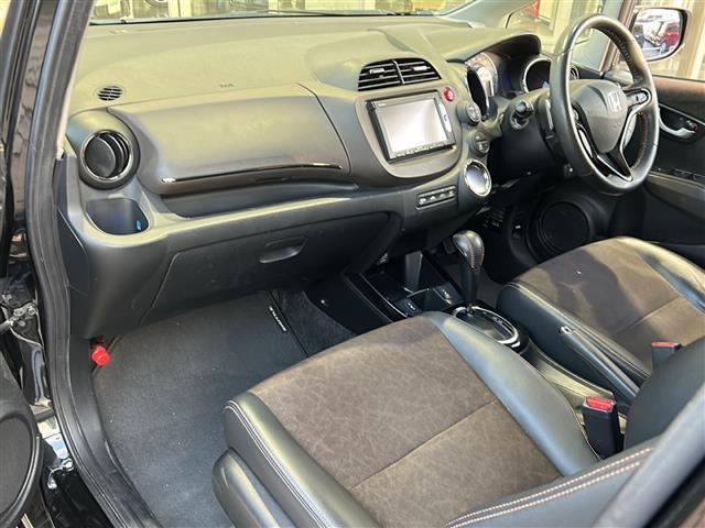 フィットシャトルハイブリッド ハイブリッド・スマートセレクション　純正ナビ　バックカメラ　ビルトインＥＴＣ　１５インチ純正アルミ　横滑り防止装置　ヒルスタートアシスト　オートエアコン　フォグランプ　オートライト　パドルシフト　ステアリングリモコン　ＨＩＤライト（23枚目）