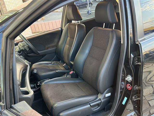 フィットシャトルハイブリッド ハイブリッド・スマートセレクション　純正ナビ　バックカメラ　ビルトインＥＴＣ　１５インチ純正アルミ　横滑り防止装置　ヒルスタートアシスト　オートエアコン　フォグランプ　オートライト　パドルシフト　ステアリングリモコン　ＨＩＤライト（24枚目）