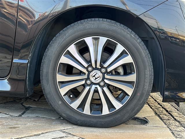 フィットシャトルハイブリッド ハイブリッド・スマートセレクション　純正ナビ　バックカメラ　ビルトインＥＴＣ　１５インチ純正アルミ　横滑り防止装置　ヒルスタートアシスト　オートエアコン　フォグランプ　オートライト　パドルシフト　ステアリングリモコン　ＨＩＤライト（38枚目）