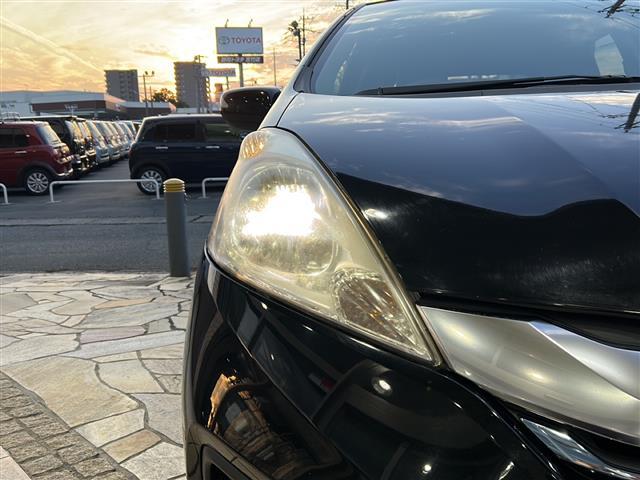 フィットシャトルハイブリッド ハイブリッド・スマートセレクション　純正ナビ　バックカメラ　ビルトインＥＴＣ　１５インチ純正アルミ　横滑り防止装置　ヒルスタートアシスト　オートエアコン　フォグランプ　オートライト　パドルシフト　ステアリングリモコン　ＨＩＤライト（41枚目）