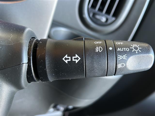 キューブ １５Ｘ　Ｖセレクション　純正ナビ　ドライブレコーダー　バックカメラ　ＥＴＣ　オートエアコン　フォグランプ　オートライト　プッシュスタート　ＥＣＯモード　アイドリングストップ　横滑り防止装置　電格ミラー　フルセグＴＶ　ハロゲン（6枚目）