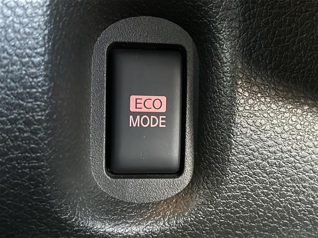 キューブ １５Ｘ　Ｖセレクション　純正ナビ　ドライブレコーダー　バックカメラ　ＥＴＣ　オートエアコン　フォグランプ　オートライト　プッシュスタート　ＥＣＯモード　アイドリングストップ　横滑り防止装置　電格ミラー　フルセグＴＶ　ハロゲン（8枚目）