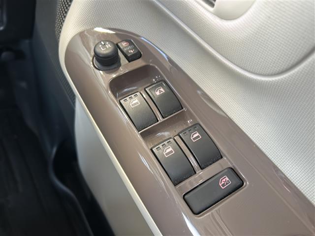 ムーヴキャンバス Gメイクアップ SAII 全方位カメラ 両側パワースライドドア ETC ステアリングリモコン 純正フロアマット スマートキー プッシュスタート 純正ホイールキャップ 盗難防止装置 オートライト アイドリングストップ 横滑り防止(14枚目)