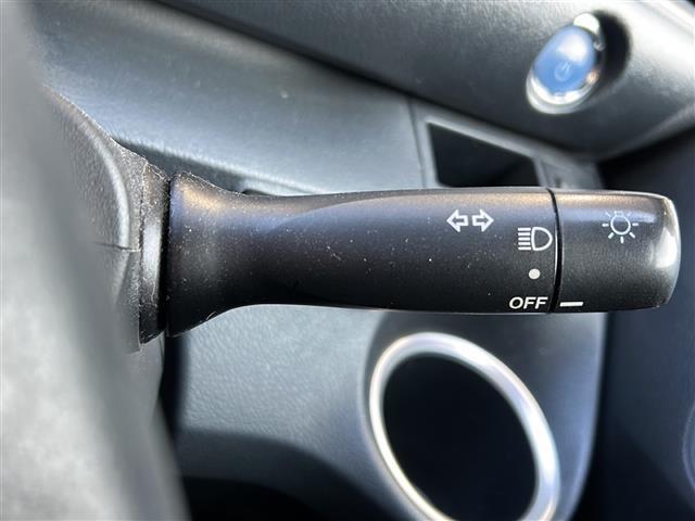 シエンタ ハイブリッドＧ　純正ナビ　バックカメラ　両側パワースライドドア　ＥＴＣ　ステリモ　プッシュスタート　オートエアコン　横滑り防止装置　純正ホイールキャップ　ハロゲンヘッドライト　純正フロアマット　マニュアルレベリング（11枚目）