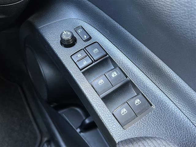 シエンタ ハイブリッドＧ　純正ナビ　バックカメラ　両側パワースライドドア　ＥＴＣ　ステリモ　プッシュスタート　オートエアコン　横滑り防止装置　純正ホイールキャップ　ハロゲンヘッドライト　純正フロアマット　マニュアルレベリング（13枚目）