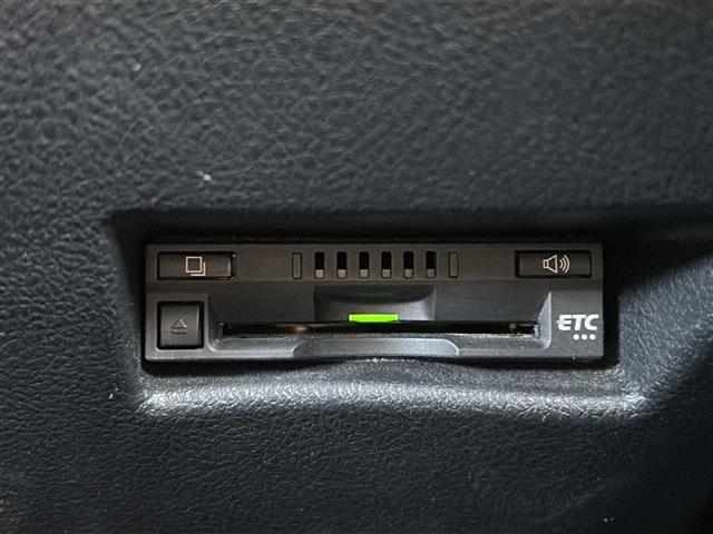 シエンタ ハイブリッドＧ　純正ナビ　バックカメラ　両側パワースライドドア　ＥＴＣ　ステリモ　プッシュスタート　オートエアコン　横滑り防止装置　純正ホイールキャップ　ハロゲンヘッドライト　純正フロアマット　マニュアルレベリング（14枚目）