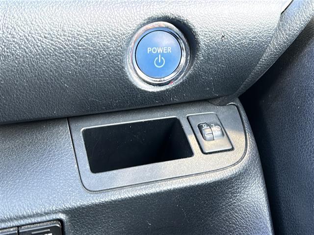 シエンタ ハイブリッドＧ　純正ナビ　バックカメラ　両側パワースライドドア　ＥＴＣ　ステリモ　プッシュスタート　オートエアコン　横滑り防止装置　純正ホイールキャップ　ハロゲンヘッドライト　純正フロアマット　マニュアルレベリング（17枚目）