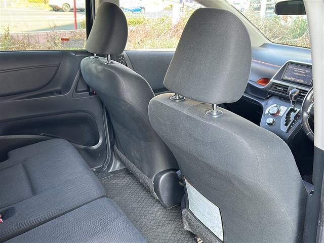 シエンタ ハイブリッドＧ　純正ナビ　バックカメラ　両側パワースライドドア　ＥＴＣ　ステリモ　プッシュスタート　オートエアコン　横滑り防止装置　純正ホイールキャップ　ハロゲンヘッドライト　純正フロアマット　マニュアルレベリング（20枚目）