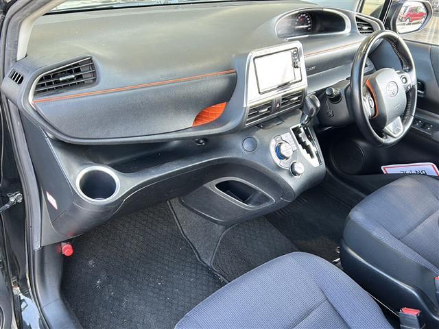 シエンタ ハイブリッドＧ　純正ナビ　バックカメラ　両側パワースライドドア　ＥＴＣ　ステリモ　プッシュスタート　オートエアコン　横滑り防止装置　純正ホイールキャップ　ハロゲンヘッドライト　純正フロアマット　マニュアルレベリング（23枚目）