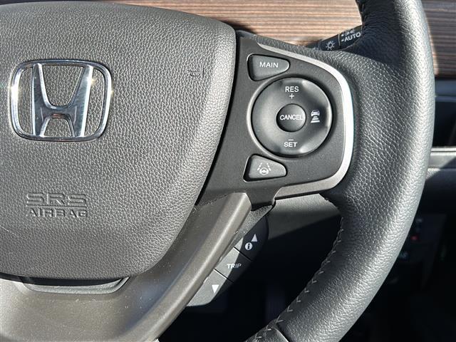 フリード+ハイブリッド ハイブリッド・クロスターホンダセンシング 純正ナビ バックカメラ フリップダウンモニター ホンダセンシング ハーフレザーシート シートヒーター LEDヘッドライト ETC サイドカーテンエアバッグ ルーフレール オートライト 純正アルミ(8枚目)