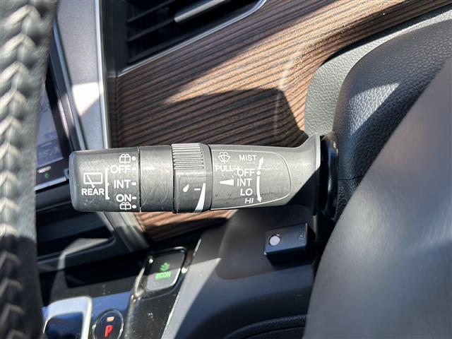 フリード+ハイブリッド ハイブリッド・クロスターホンダセンシング 純正ナビ バックカメラ フリップダウンモニター ホンダセンシング ハーフレザーシート シートヒーター LEDヘッドライト ETC サイドカーテンエアバッグ ルーフレール オートライト 純正アルミ(9枚目)