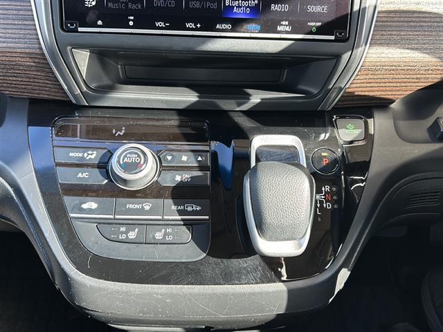 フリード+ハイブリッド ハイブリッド・クロスターホンダセンシング 純正ナビ バックカメラ フリップダウンモニター ホンダセンシング ハーフレザーシート シートヒーター LEDヘッドライト ETC サイドカーテンエアバッグ ルーフレール オートライト 純正アルミ(12枚目)