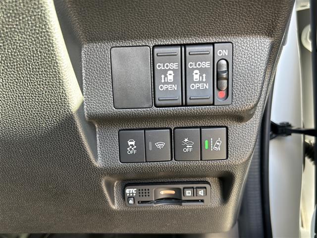 フリード+ハイブリッド ハイブリッド・クロスターホンダセンシング 純正ナビ バックカメラ フリップダウンモニター ホンダセンシング ハーフレザーシート シートヒーター LEDヘッドライト ETC サイドカーテンエアバッグ ルーフレール オートライト 純正アルミ(13枚目)