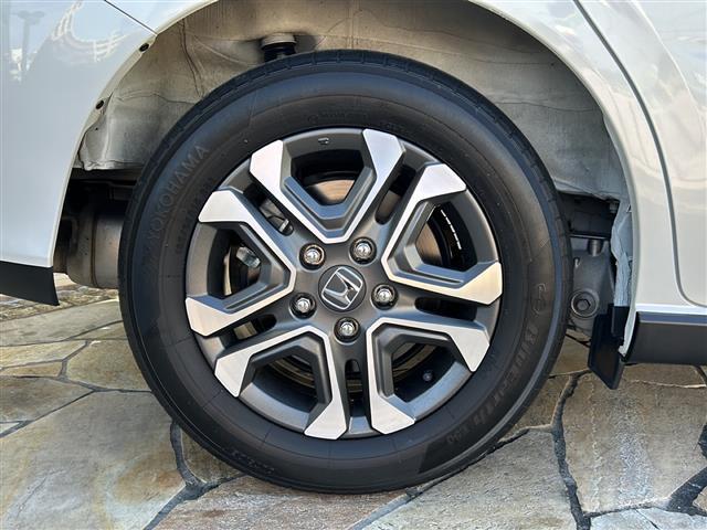 フリード+ハイブリッド ハイブリッド・クロスターホンダセンシング 純正ナビ バックカメラ フリップダウンモニター ホンダセンシング ハーフレザーシート シートヒーター LEDヘッドライト ETC サイドカーテンエアバッグ ルーフレール オートライト 純正アルミ(39枚目)