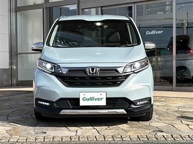 フリード クロスター　純正ナビ（ＣＤ　ＤＶＤ　ＡＭ　ＦＭ　フルセグＴＶ　ＳＤ　Ｂｌｕｅｔｏｏｔｈ）バックカメラ☆クルーズコントロール追従あり　両側パワースライドドア　シートヒーター　ドライブレコーダー　ウォークスルー（3枚目）