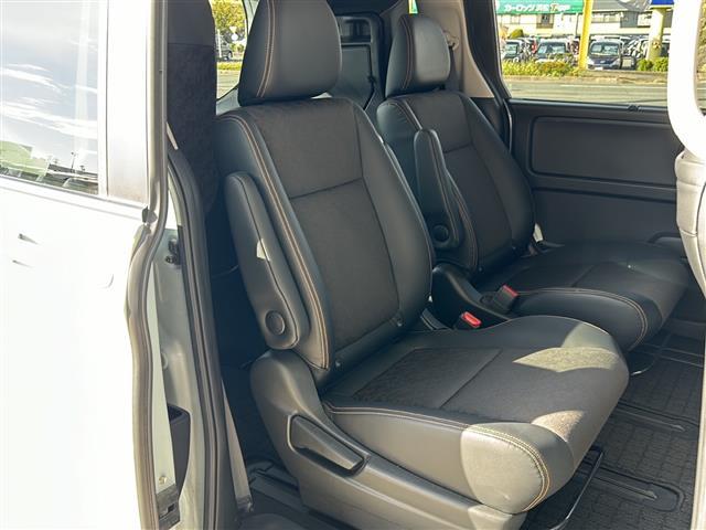 フリード クロスター　純正ナビ（ＣＤ　ＤＶＤ　ＡＭ　ＦＭ　フルセグＴＶ　ＳＤ　Ｂｌｕｅｔｏｏｔｈ）バックカメラ☆クルーズコントロール追従あり　両側パワースライドドア　シートヒーター　ドライブレコーダー　ウォークスルー（12枚目）