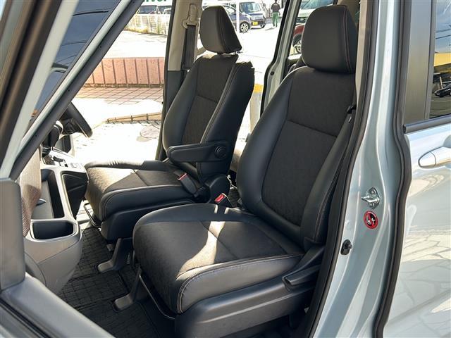 フリード クロスター　純正ナビ（ＣＤ　ＤＶＤ　ＡＭ　ＦＭ　フルセグＴＶ　ＳＤ　Ｂｌｕｅｔｏｏｔｈ）バックカメラ☆クルーズコントロール追従あり　両側パワースライドドア　シートヒーター　ドライブレコーダー　ウォークスルー（14枚目）