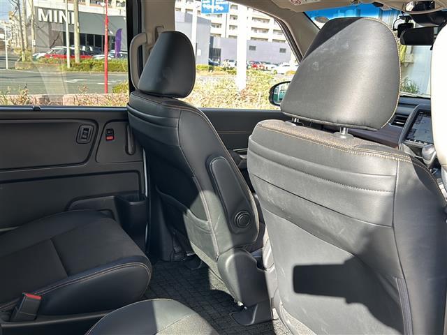 フリード クロスター　純正ナビ（ＣＤ　ＤＶＤ　ＡＭ　ＦＭ　フルセグＴＶ　ＳＤ　Ｂｌｕｅｔｏｏｔｈ）バックカメラ☆クルーズコントロール追従あり　両側パワースライドドア　シートヒーター　ドライブレコーダー　ウォークスルー（16枚目）