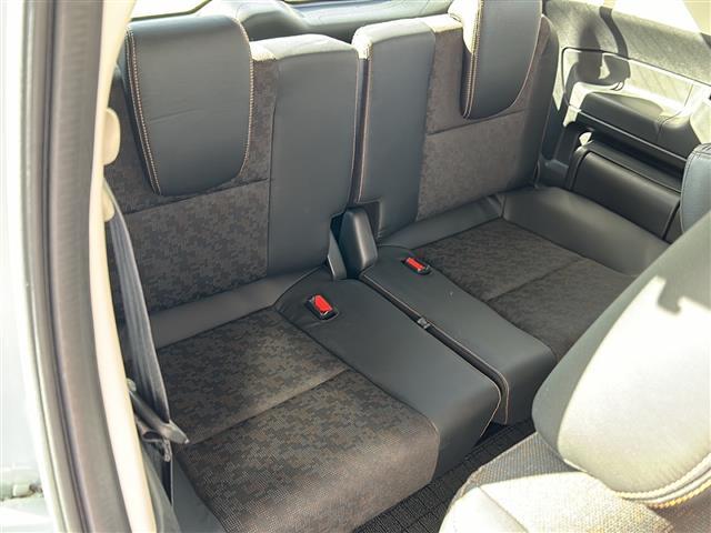 フリード クロスター　純正ナビ（ＣＤ　ＤＶＤ　ＡＭ　ＦＭ　フルセグＴＶ　ＳＤ　Ｂｌｕｅｔｏｏｔｈ）バックカメラ☆クルーズコントロール追従あり　両側パワースライドドア　シートヒーター　ドライブレコーダー　ウォークスルー（19枚目）