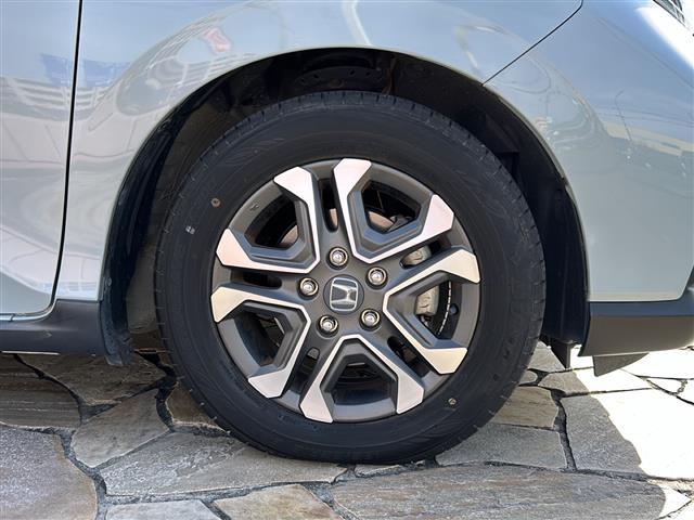 フリード クロスター　純正ナビ（ＣＤ　ＤＶＤ　ＡＭ　ＦＭ　フルセグＴＶ　ＳＤ　Ｂｌｕｅｔｏｏｔｈ）バックカメラ☆クルーズコントロール追従あり　両側パワースライドドア　シートヒーター　ドライブレコーダー　ウォークスルー（41枚目）