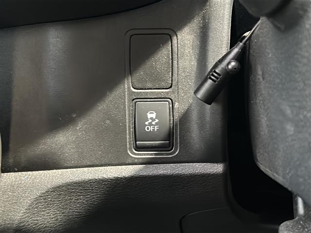 セレナ ハイウェイスター　純正ナビ・両側パワスラ・後席モニター・衝突軽減・クルコン・ＥＴＣ・社外フロアマット・純正アルミホイール・ＬＥＤヘッドライト・オートライト・フォグランプ・スマートキー・プッシュスタート（6枚目）