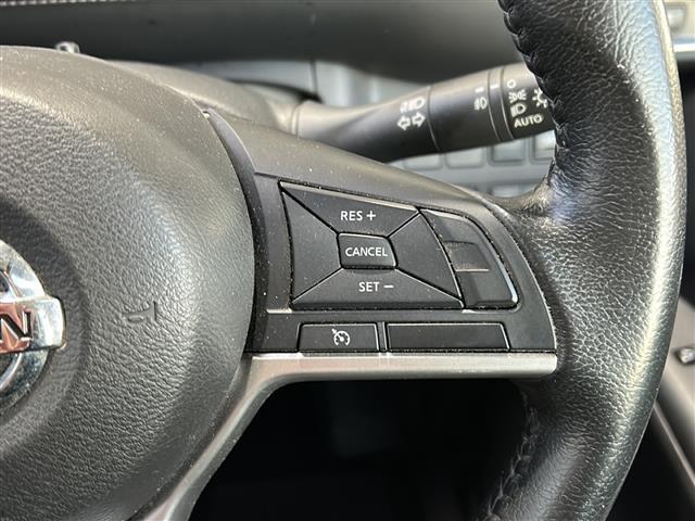 セレナ ハイウェイスター　純正ナビ・両側パワスラ・後席モニター・衝突軽減・クルコン・ＥＴＣ・社外フロアマット・純正アルミホイール・ＬＥＤヘッドライト・オートライト・フォグランプ・スマートキー・プッシュスタート（13枚目）