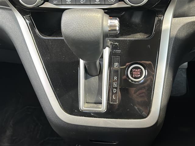 セレナ ハイウェイスター　純正ナビ・両側パワスラ・後席モニター・衝突軽減・クルコン・ＥＴＣ・社外フロアマット・純正アルミホイール・ＬＥＤヘッドライト・オートライト・フォグランプ・スマートキー・プッシュスタート（17枚目）