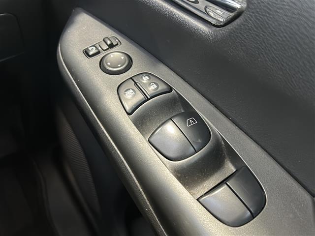 セレナ ハイウェイスター　純正ナビ・両側パワスラ・後席モニター・衝突軽減・クルコン・ＥＴＣ・社外フロアマット・純正アルミホイール・ＬＥＤヘッドライト・オートライト・フォグランプ・スマートキー・プッシュスタート（20枚目）