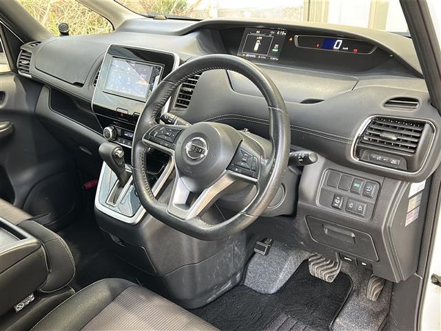 セレナ ハイウェイスター　純正ナビ・両側パワスラ・後席モニター・衝突軽減・クルコン・ＥＴＣ・社外フロアマット・純正アルミホイール・ＬＥＤヘッドライト・オートライト・フォグランプ・スマートキー・プッシュスタート（23枚目）