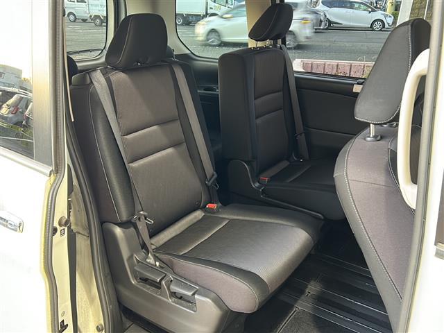 セレナ ハイウェイスター　純正ナビ・両側パワスラ・後席モニター・衝突軽減・クルコン・ＥＴＣ・社外フロアマット・純正アルミホイール・ＬＥＤヘッドライト・オートライト・フォグランプ・スマートキー・プッシュスタート（24枚目）