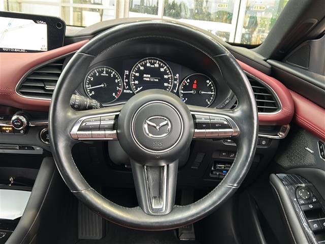 ＭＡＺＤＡ３ファストバック ２０Ｓバーガンディ　セレクション　ナビ・ＢＯＳＥプレミアムサウンド・衝突軽減・レーンキープ・追従クルコン・ＢＳＭ・コーナーセンサー前後・全方位カメラ・ＥＴＣ・ドラレコ前・レザーシート・パワーシートＤ／Ｎ席・シートヒーター・パドルシフト（12枚目）