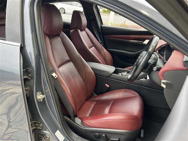 ＭＡＺＤＡ３ファストバック ２０Ｓバーガンディ　セレクション　ナビ・ＢＯＳＥプレミアムサウンド・衝突軽減・レーンキープ・追従クルコン・ＢＳＭ・コーナーセンサー前後・全方位カメラ・ＥＴＣ・ドラレコ前・レザーシート・パワーシートＤ／Ｎ席・シートヒーター・パドルシフト（22枚目）