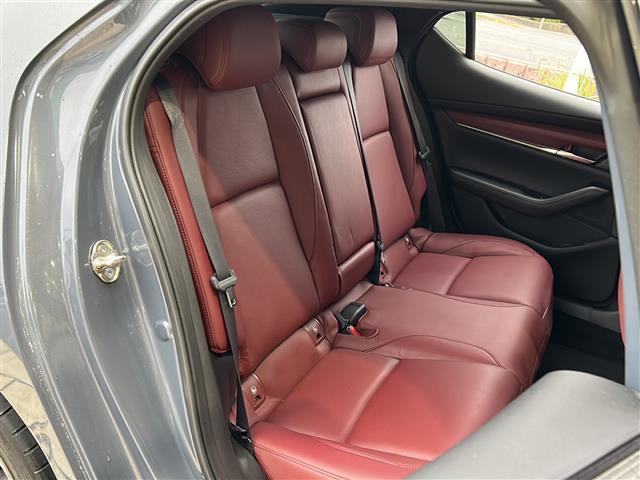 ＭＡＺＤＡ３ファストバック ２０Ｓバーガンディ　セレクション　ナビ・ＢＯＳＥプレミアムサウンド・衝突軽減・レーンキープ・追従クルコン・ＢＳＭ・コーナーセンサー前後・全方位カメラ・ＥＴＣ・ドラレコ前・レザーシート・パワーシートＤ／Ｎ席・シートヒーター・パドルシフト（24枚目）