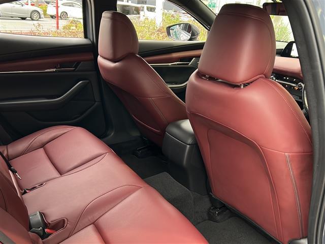 ＭＡＺＤＡ３ファストバック ２０Ｓバーガンディ　セレクション　ナビ・ＢＯＳＥプレミアムサウンド・衝突軽減・レーンキープ・追従クルコン・ＢＳＭ・コーナーセンサー前後・全方位カメラ・ＥＴＣ・ドラレコ前・レザーシート・パワーシートＤ／Ｎ席・シートヒーター・パドルシフト（25枚目）