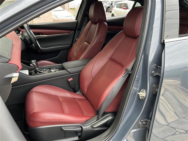 ＭＡＺＤＡ３ファストバック ２０Ｓバーガンディ　セレクション　ナビ・ＢＯＳＥプレミアムサウンド・衝突軽減・レーンキープ・追従クルコン・ＢＳＭ・コーナーセンサー前後・全方位カメラ・ＥＴＣ・ドラレコ前・レザーシート・パワーシートＤ／Ｎ席・シートヒーター・パドルシフト（26枚目）