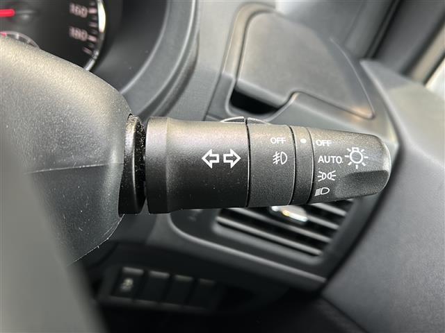 エクストレイル ２０Ｘ　純正ナビ　バックカメラ　合皮シート　シートヒーター　ダウンヒルアシストコントロール　ＬＥＤヘッドライト　ドライブレコーダー　ステアリングスイッチ　パワーステアリング　パワーウィンドウ　横滑り防止装置（9枚目）