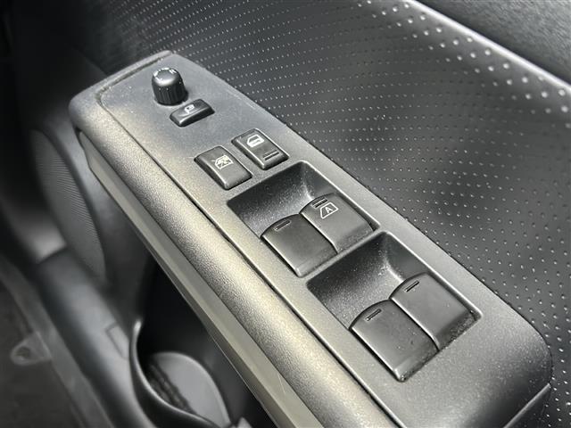 エクストレイル ２０Ｘ　純正ナビ　バックカメラ　合皮シート　シートヒーター　ダウンヒルアシストコントロール　ＬＥＤヘッドライト　ドライブレコーダー　ステアリングスイッチ　パワーステアリング　パワーウィンドウ　横滑り防止装置（10枚目）