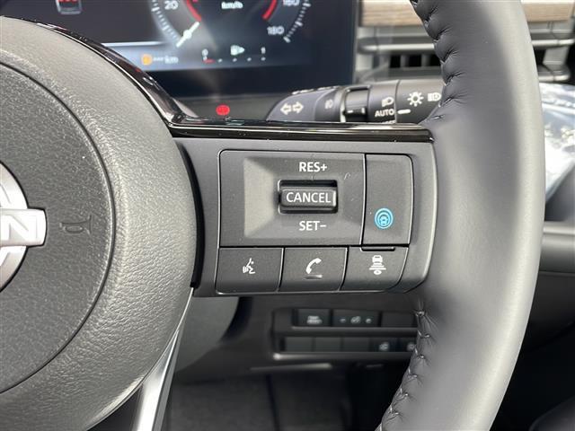 セレナ ｅ－パワー　ハイウェイスターＶ　純正ナビ　アラウンドビューモニター　デジタルインナーミラー　ＥＴＣ２．０　後席エアコン　プロパイロット　サイドカーテンエアバッグ　両側パワスラ　ワイヤレス充電　オートハイビーム　オートホールド（8枚目）