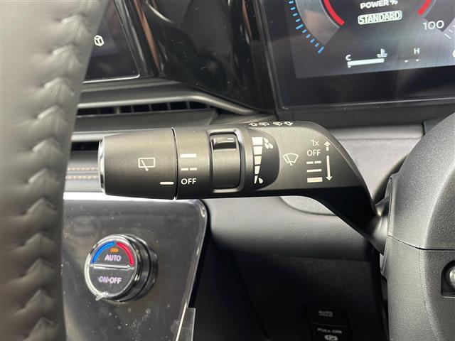 セレナ ｅ－パワー　ハイウェイスターＶ　純正ナビ　アラウンドビューモニター　デジタルインナーミラー　ＥＴＣ２．０　後席エアコン　プロパイロット　サイドカーテンエアバッグ　両側パワスラ　ワイヤレス充電　オートハイビーム　オートホールド（9枚目）