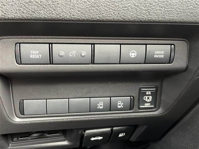 セレナ ｅ－パワー　ハイウェイスターＶ　純正ナビ　アラウンドビューモニター　デジタルインナーミラー　ＥＴＣ２．０　後席エアコン　プロパイロット　サイドカーテンエアバッグ　両側パワスラ　ワイヤレス充電　オートハイビーム　オートホールド（13枚目）