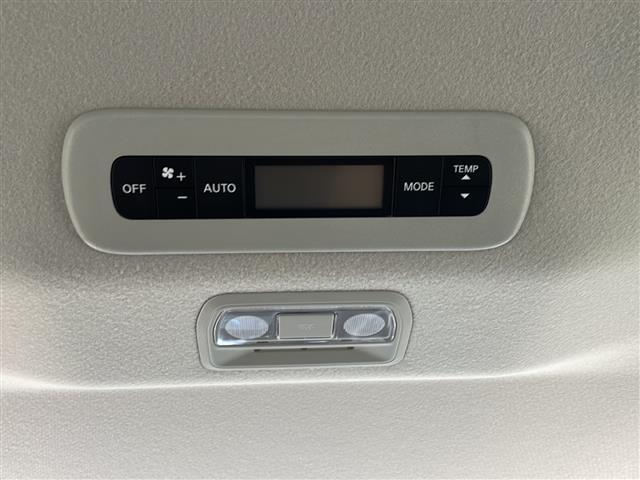 セレナ ｅ－パワー　ハイウェイスターＶ　純正ナビ　アラウンドビューモニター　デジタルインナーミラー　ＥＴＣ２．０　後席エアコン　プロパイロット　サイドカーテンエアバッグ　両側パワスラ　ワイヤレス充電　オートハイビーム　オートホールド（19枚目）