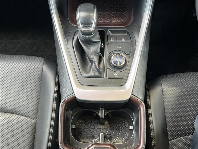 ＲＡＶ４ ハイブリッドＧ　純正１０．５インチディスプレイオーディオ　パノラミックビューモニター　ステアリングヒーター　パワーバックドア　トヨタセーフティセンス　デジタルインナーミラー　純正１８インチアルミホイール　ＥＴＣ（9枚目）