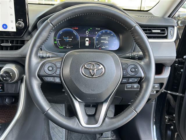 ＲＡＶ４ ハイブリッドＧ　純正１０．５インチディスプレイオーディオ　パノラミックビューモニター　ステアリングヒーター　パワーバックドア　トヨタセーフティセンス　デジタルインナーミラー　純正１８インチアルミホイール　ＥＴＣ（10枚目）
