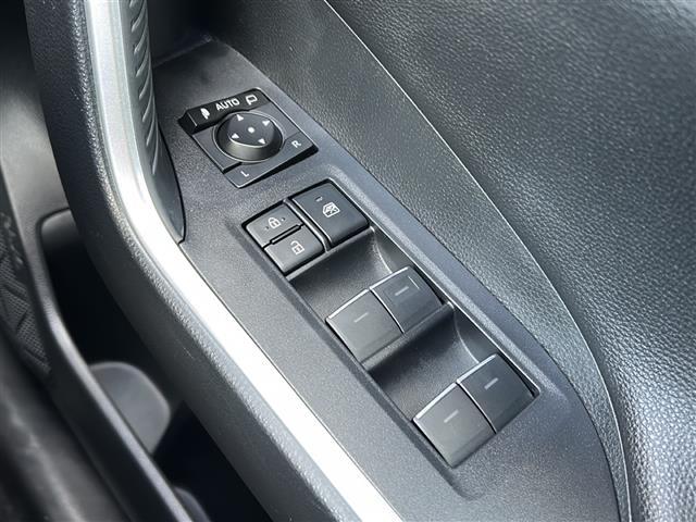 ＲＡＶ４ ハイブリッドＧ　純正１０．５インチディスプレイオーディオ　パノラミックビューモニター　ステアリングヒーター　パワーバックドア　トヨタセーフティセンス　デジタルインナーミラー　純正１８インチアルミホイール　ＥＴＣ（15枚目）