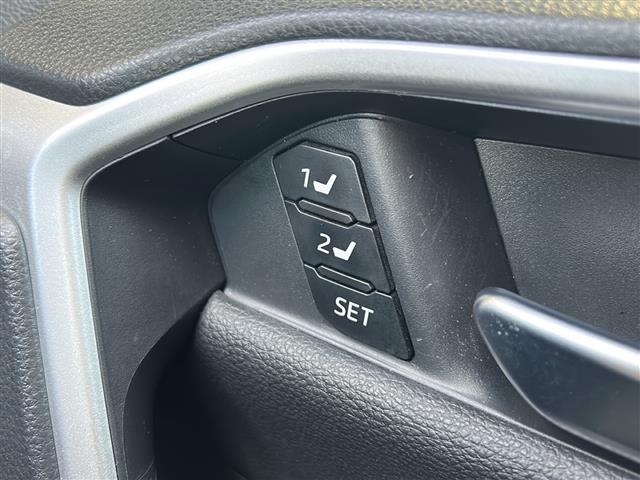 ＲＡＶ４ ハイブリッドＧ　純正１０．５インチディスプレイオーディオ　パノラミックビューモニター　ステアリングヒーター　パワーバックドア　トヨタセーフティセンス　デジタルインナーミラー　純正１８インチアルミホイール　ＥＴＣ（17枚目）