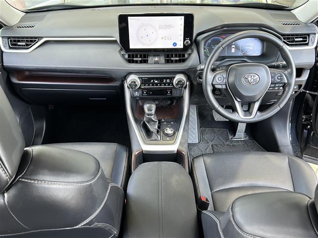 ＲＡＶ４ ハイブリッドＧ　純正１０．５インチディスプレイオーディオ　パノラミックビューモニター　ステアリングヒーター　パワーバックドア　トヨタセーフティセンス　デジタルインナーミラー　純正１８インチアルミホイール　ＥＴＣ（18枚目）