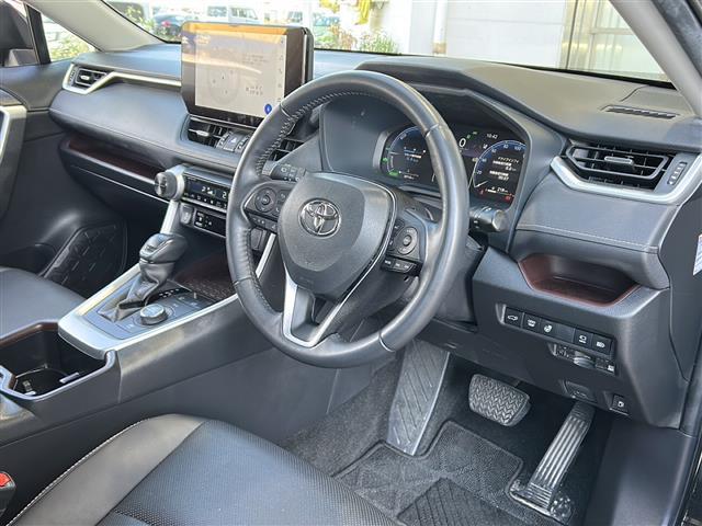 ＲＡＶ４ ハイブリッドＧ　純正１０．５インチディスプレイオーディオ　パノラミックビューモニター　ステアリングヒーター　パワーバックドア　トヨタセーフティセンス　デジタルインナーミラー　純正１８インチアルミホイール　ＥＴＣ（20枚目）