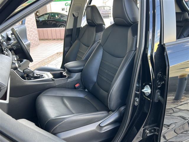 ＲＡＶ４ ハイブリッドＧ　純正１０．５インチディスプレイオーディオ　パノラミックビューモニター　ステアリングヒーター　パワーバックドア　トヨタセーフティセンス　デジタルインナーミラー　純正１８インチアルミホイール　ＥＴＣ（22枚目）
