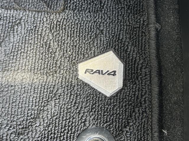 ＲＡＶ４ ハイブリッドＧ　純正１０．５インチディスプレイオーディオ　パノラミックビューモニター　ステアリングヒーター　パワーバックドア　トヨタセーフティセンス　デジタルインナーミラー　純正１８インチアルミホイール　ＥＴＣ（27枚目）