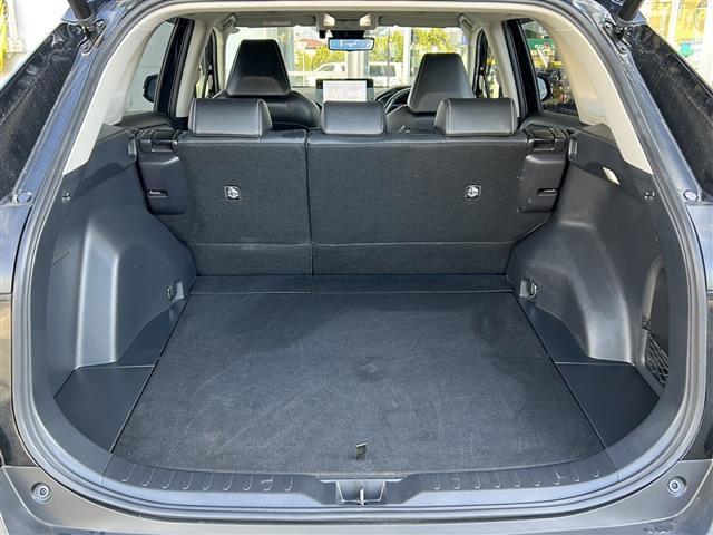 ＲＡＶ４ ハイブリッドＧ　純正１０．５インチディスプレイオーディオ　パノラミックビューモニター　ステアリングヒーター　パワーバックドア　トヨタセーフティセンス　デジタルインナーミラー　純正１８インチアルミホイール　ＥＴＣ（28枚目）